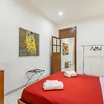 Corso Dei Mille Railway Apartment